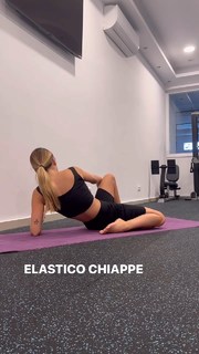 Carlotta Ferlito feet photo thumbnail