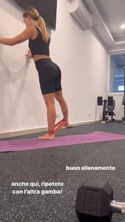 Carlotta Ferlito feet photo thumbnail