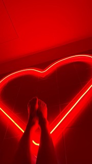 Carlotta Ferlito feet photo thumbnail