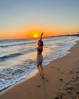 Carlotta Ferlito feet photo thumbnail