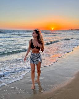 Carlotta Ferlito feet photo thumbnail