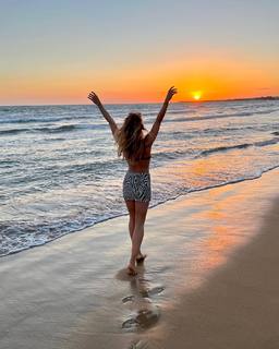 Carlotta Ferlito feet photo thumbnail