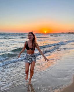 Carlotta Ferlito feet photo thumbnail