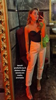 Carlotta Ferlito feet photo thumbnail