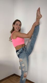 Carlotta Ferlito feet photo thumbnail