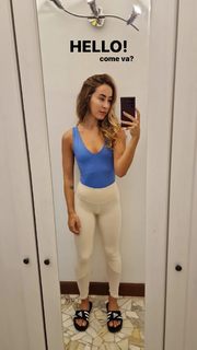 Carlotta Ferlito feet photo thumbnail