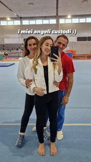 Carlotta Ferlito feet photo thumbnail