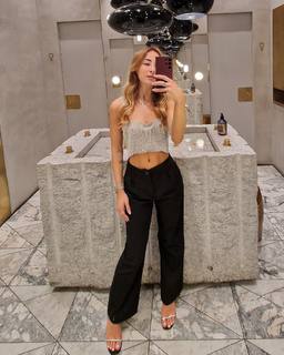 Carlotta Ferlito feet photo thumbnail