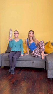 Carlotta Ferlito feet photo thumbnail