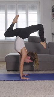 Carlotta Ferlito feet photo thumbnail