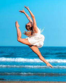 Carlotta Ferlito feet photo thumbnail