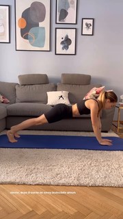 Carlotta Ferlito feet photo thumbnail