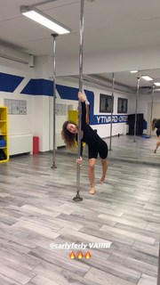 Carlotta Ferlito feet photo thumbnail