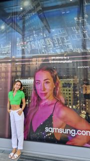 Carlotta Ferlito feet photo thumbnail