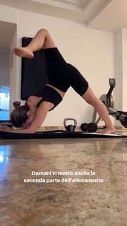 Carlotta Ferlito feet photo thumbnail