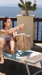 Carlotta Ferlito feet photo thumbnail