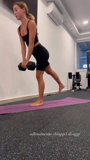 Carlotta Ferlito feet photo thumbnail