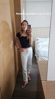 Carlotta Ferlito feet photo thumbnail