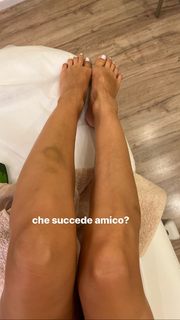 Carlotta Ferlito feet photo thumbnail