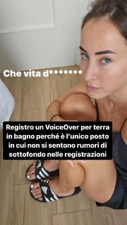 Carlotta Ferlito feet photo thumbnail