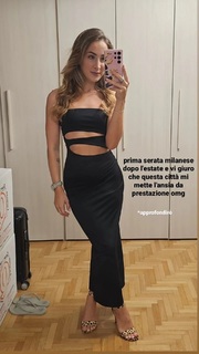 Carlotta Ferlito feet photo thumbnail