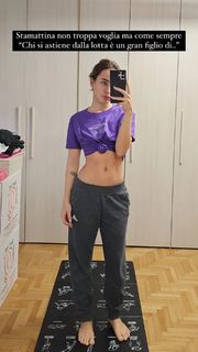 Carlotta Ferlito feet photo thumbnail