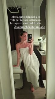 Carlotta Ferlito feet photo thumbnail