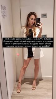 Carlotta Ferlito feet photo thumbnail