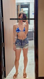 Carlotta Ferlito feet photo thumbnail