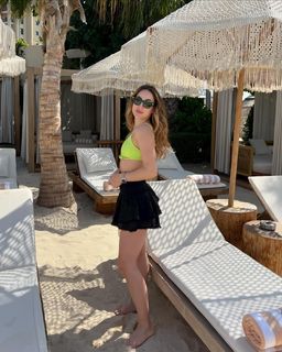 Carlotta Ferlito feet photo thumbnail