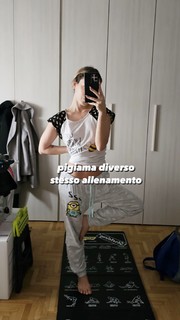 Carlotta Ferlito feet photo thumbnail