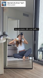 Carlotta Ferlito feet photo thumbnail