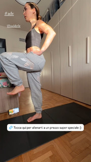 Carlotta Ferlito feet photo thumbnail