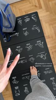 Carlotta Ferlito feet photo thumbnail
