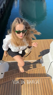 Carlotta Ferlito feet photo thumbnail