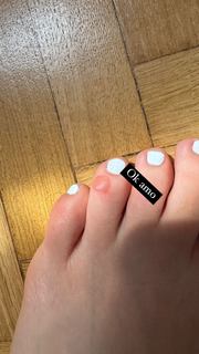 Carlotta Ferlito feet photo thumbnail