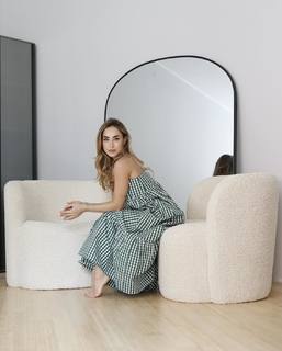 Carlotta Ferlito feet photo thumbnail