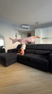 Carlotta Ferlito feet photo thumbnail