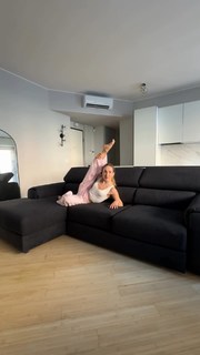 Carlotta Ferlito feet photo thumbnail