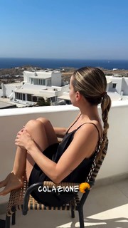 Carlotta Ferlito feet photo thumbnail