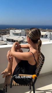 Carlotta Ferlito feet photo thumbnail