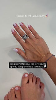 Carlotta Ferlito feet photo thumbnail