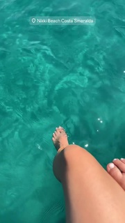 Carlotta Ferlito feet photo thumbnail