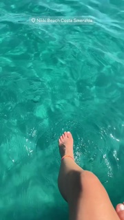 Carlotta Ferlito feet photo thumbnail