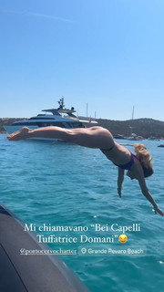 Carlotta Ferlito feet photo thumbnail