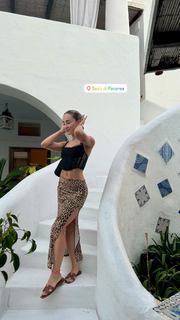 Carlotta Ferlito feet photo thumbnail