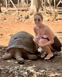 Carlotta Ferlito feet photo thumbnail