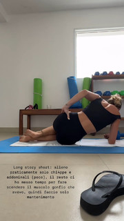 Carlotta Ferlito feet photo thumbnail