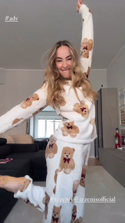 Carlotta Ferlito feet photo thumbnail