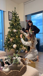 Carlotta Ferlito feet photo thumbnail